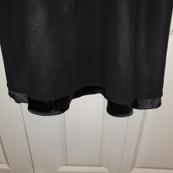 2/$40 Beautiful 🥳HOST PICK🥳🥳like new evening dress for special occasions - Picture 3 of 5